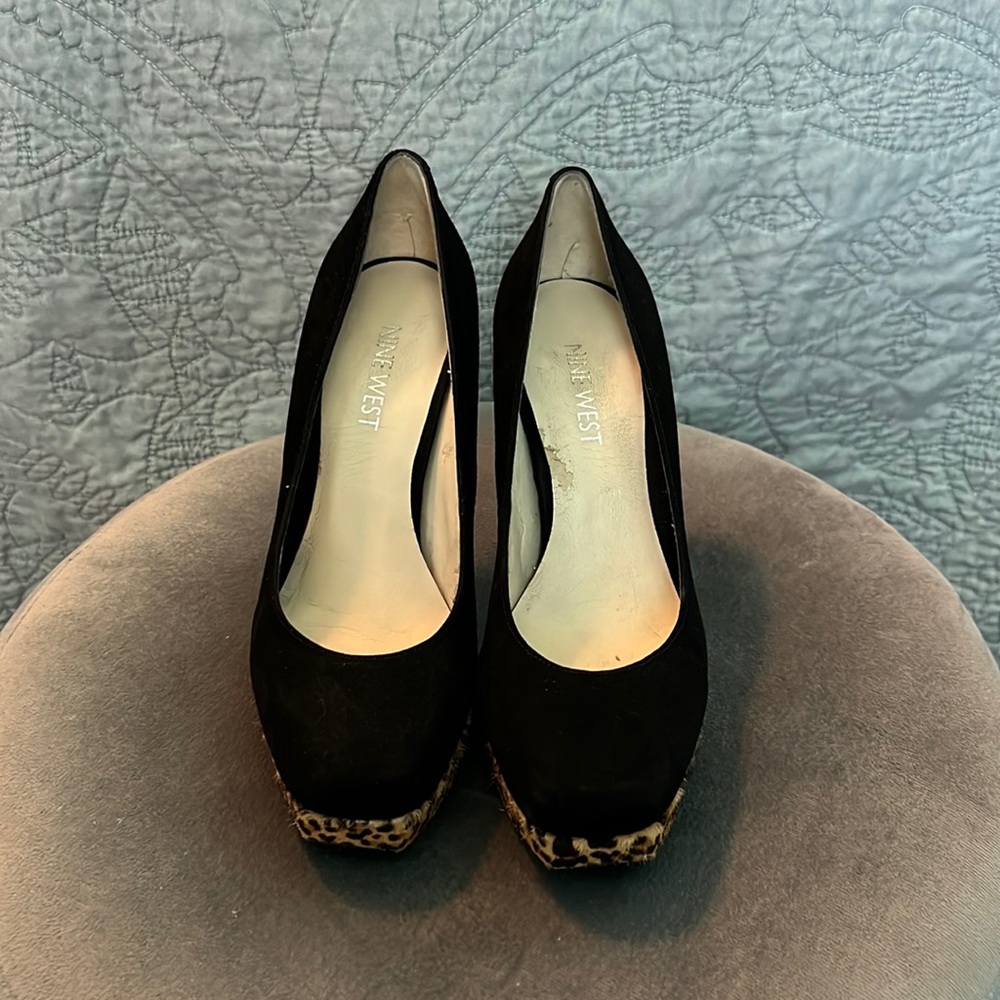 Nine West platform pumps, size 5, black with leopard heel and base